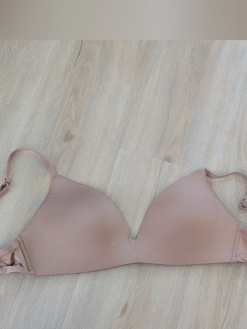SKIMS WIRELESS FORM T-SHIRT DEMI BRA - 34C